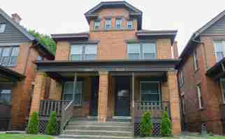 featured image of 2355 Summit St