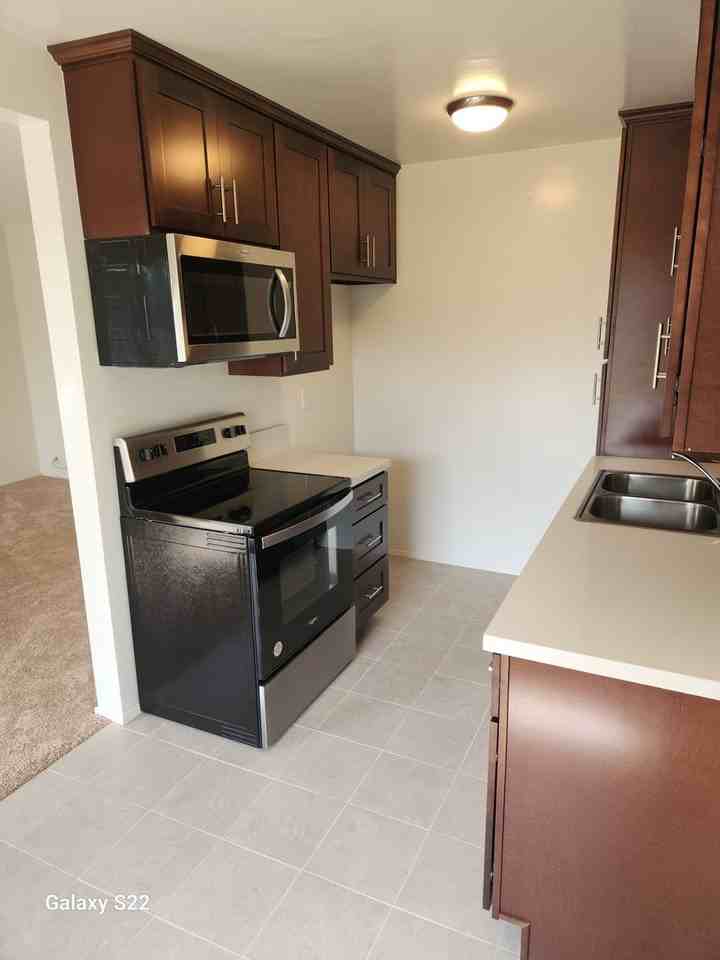 815GL - Photo 2 of 13