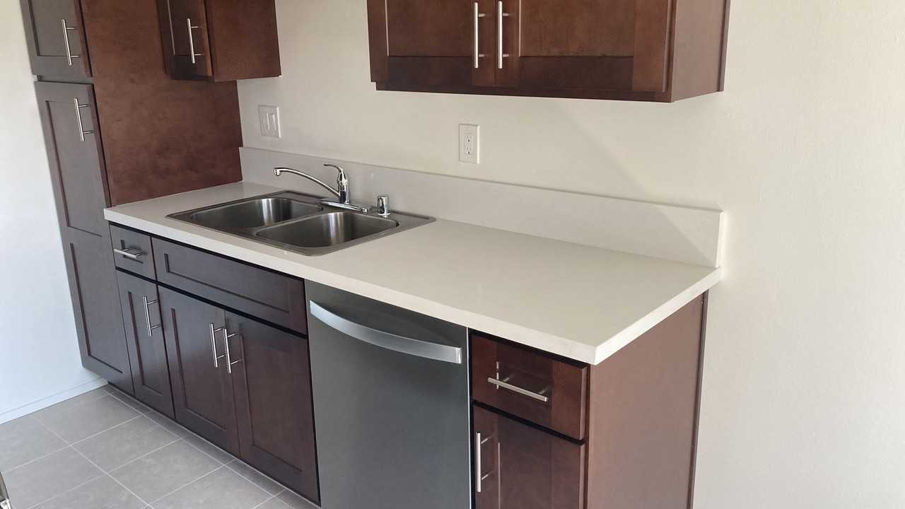 815GL - Photo 3 of 13