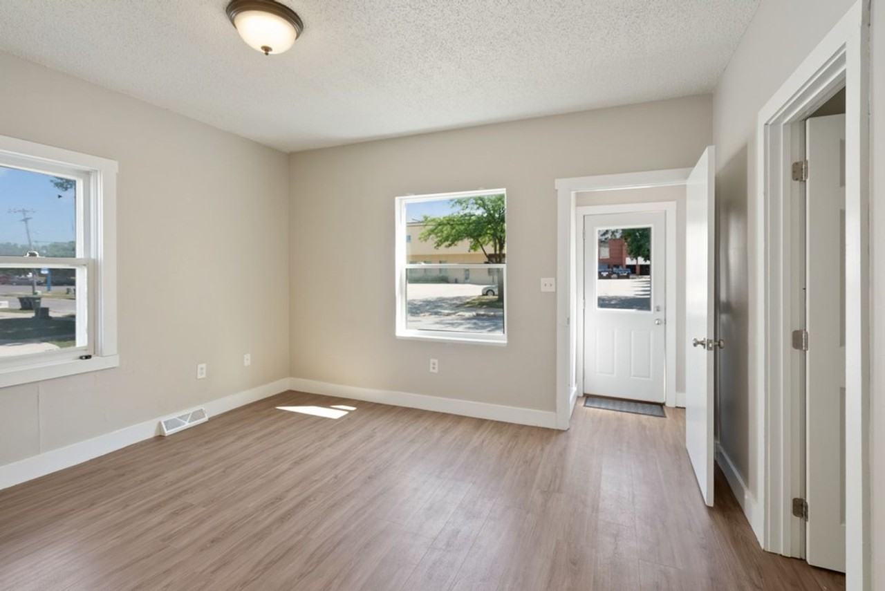 1015 W 22nd St - Cedar Falls - Photo 7 of 29