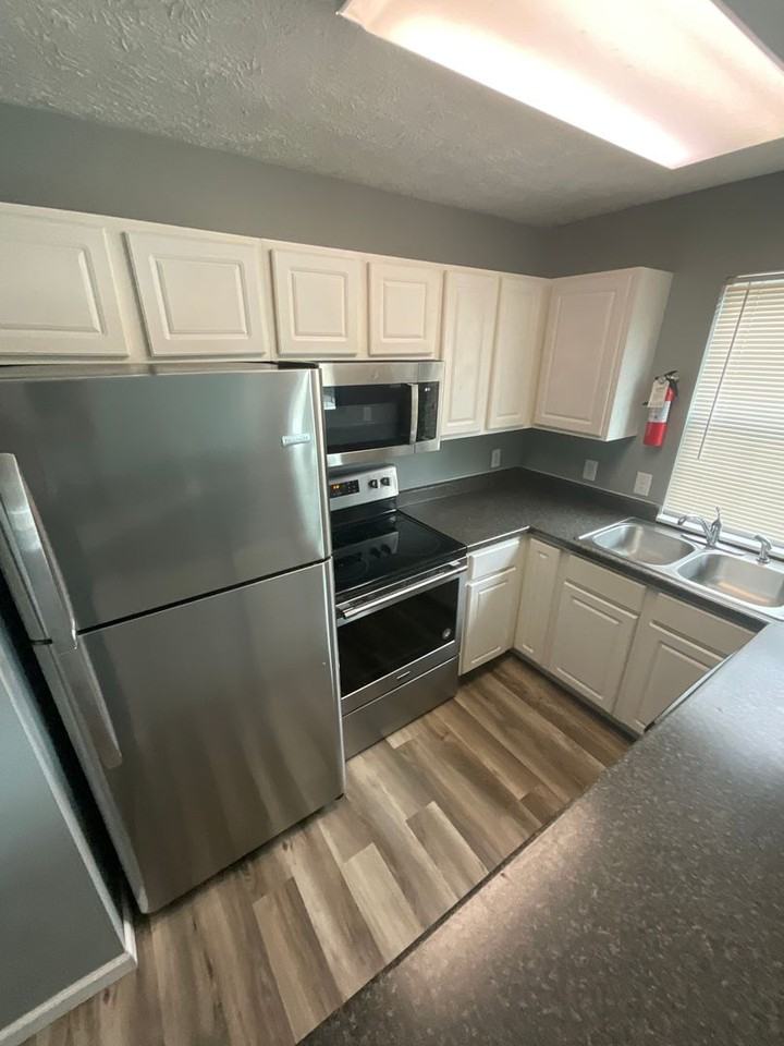 Smith House - Photo 5 of 36