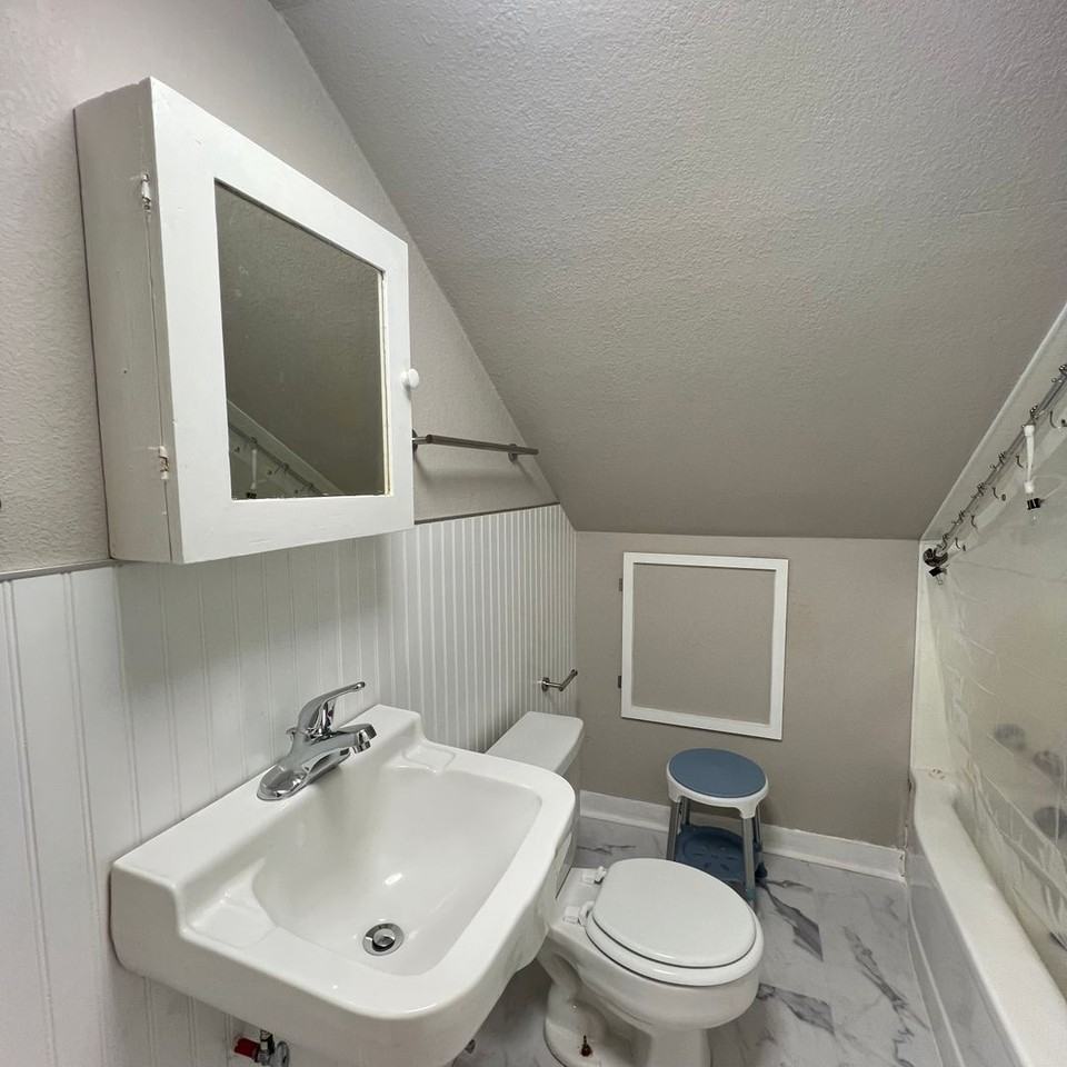 216 S Madison - Photo 3 of 4