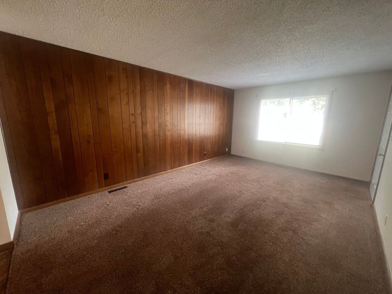 Airshire Ct - Photo 2 of 12