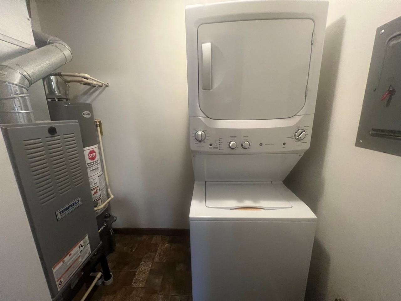 Airshire Ct - Photo 4 of 12