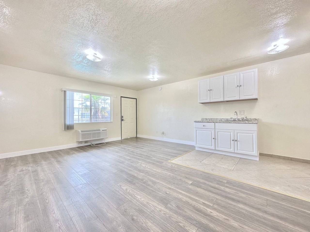 310 East Foothill Boulevard - Photo 2 of 22
