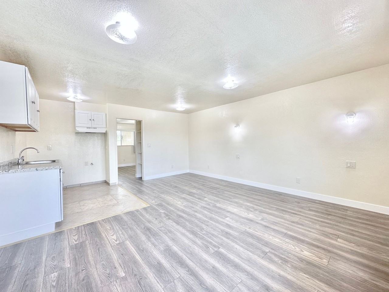 310 East Foothill Boulevard - Photo 3 of 22