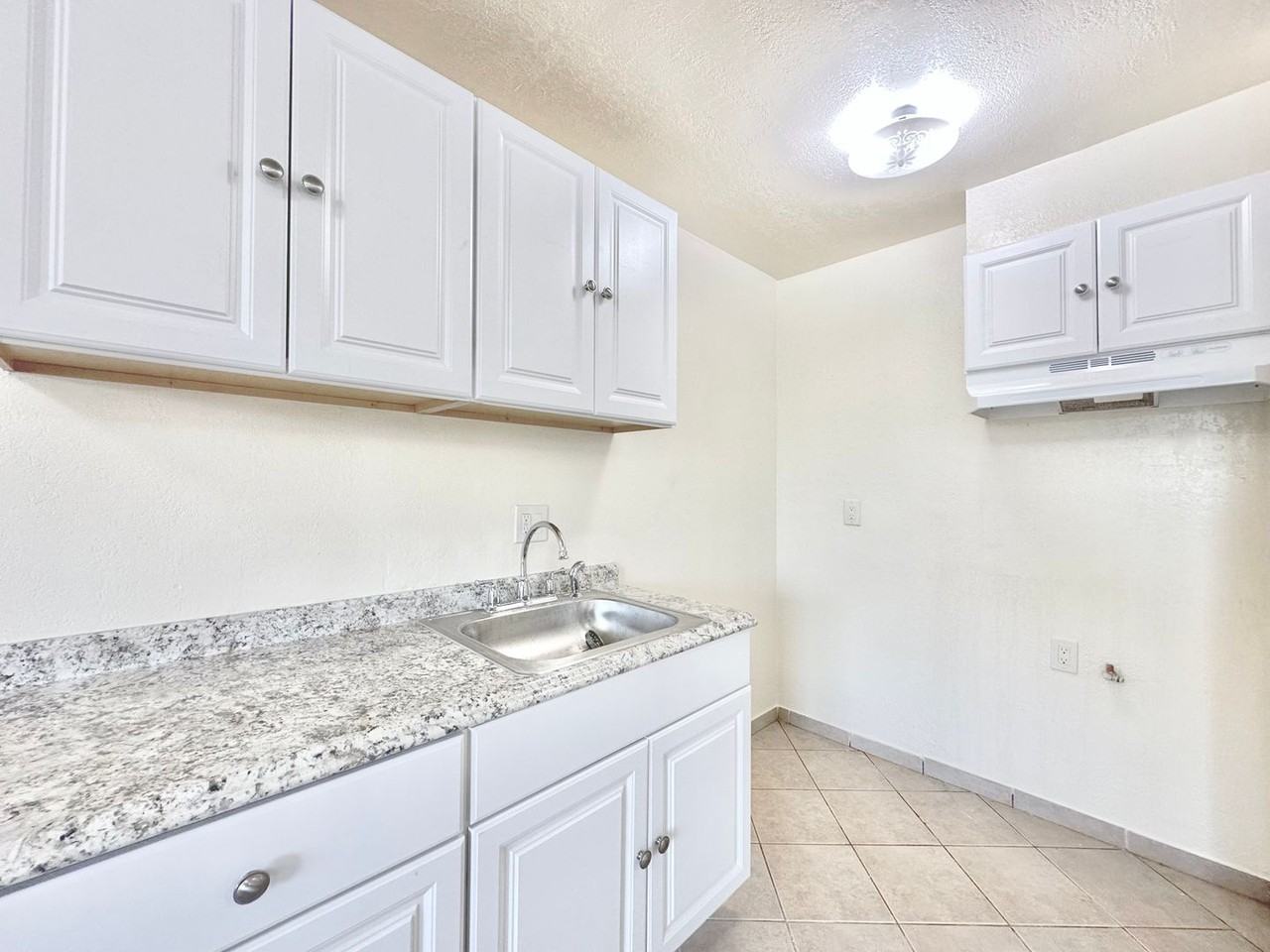310 East Foothill Boulevard - Photo 5 of 22