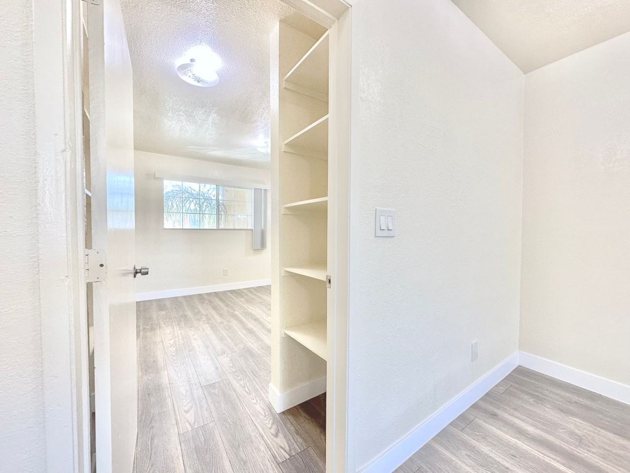 310 East Foothill Boulevard - Photo 6 of 22