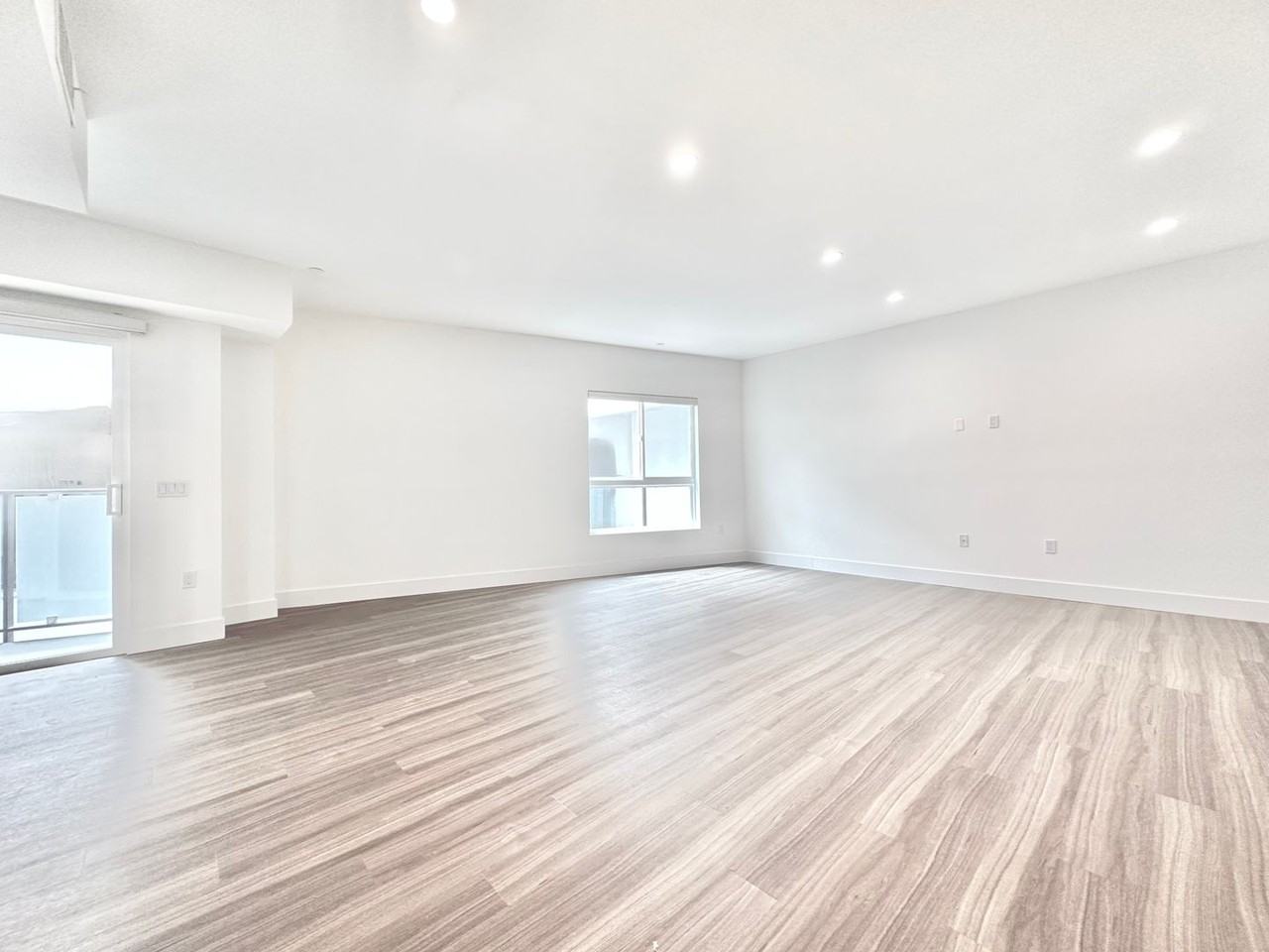838 S La Brea Ave - Photo 2 of 34