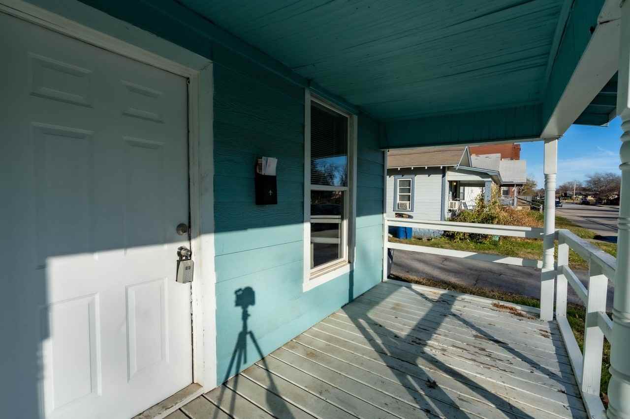 2009 E 2nd St Duplex - Photo 2 of 22