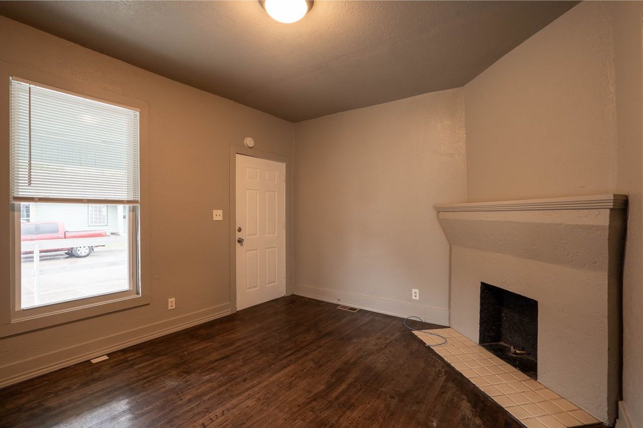 2009 E 2nd St Duplex - Photo 3 of 22