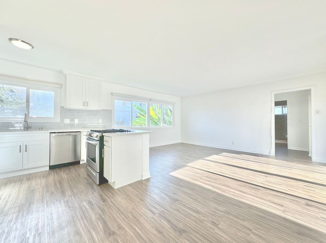 1323 11th Street - Photo 3 of 28