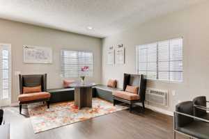 featured image of 506 E Barham Dr