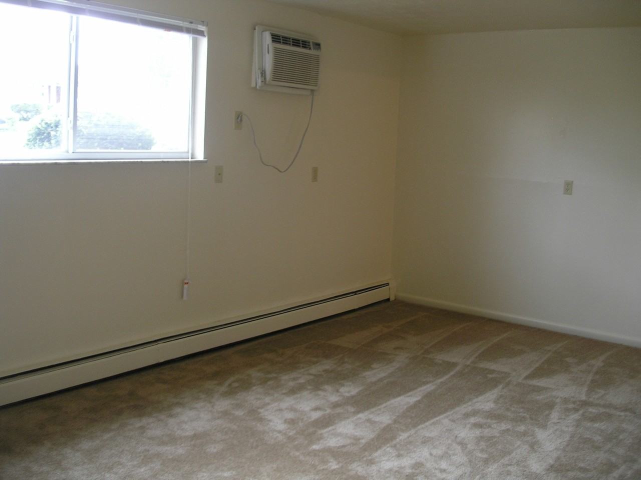 SOMERSET - Photo 2 of 15