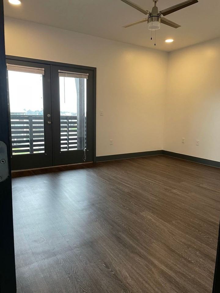 St. Thomas Flats - Photo 6 of 9