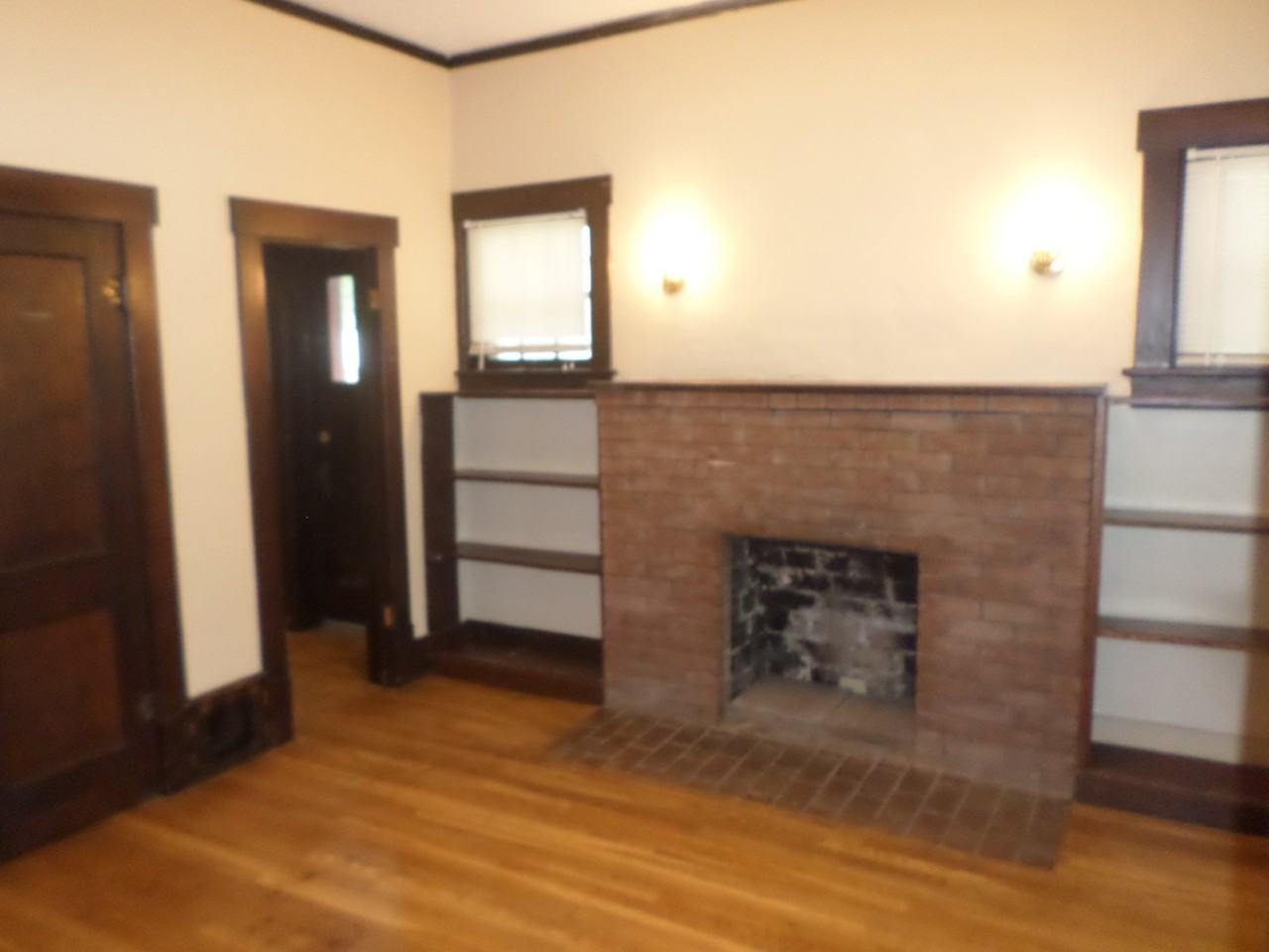 1115 Houston St - Photo 6 of 20