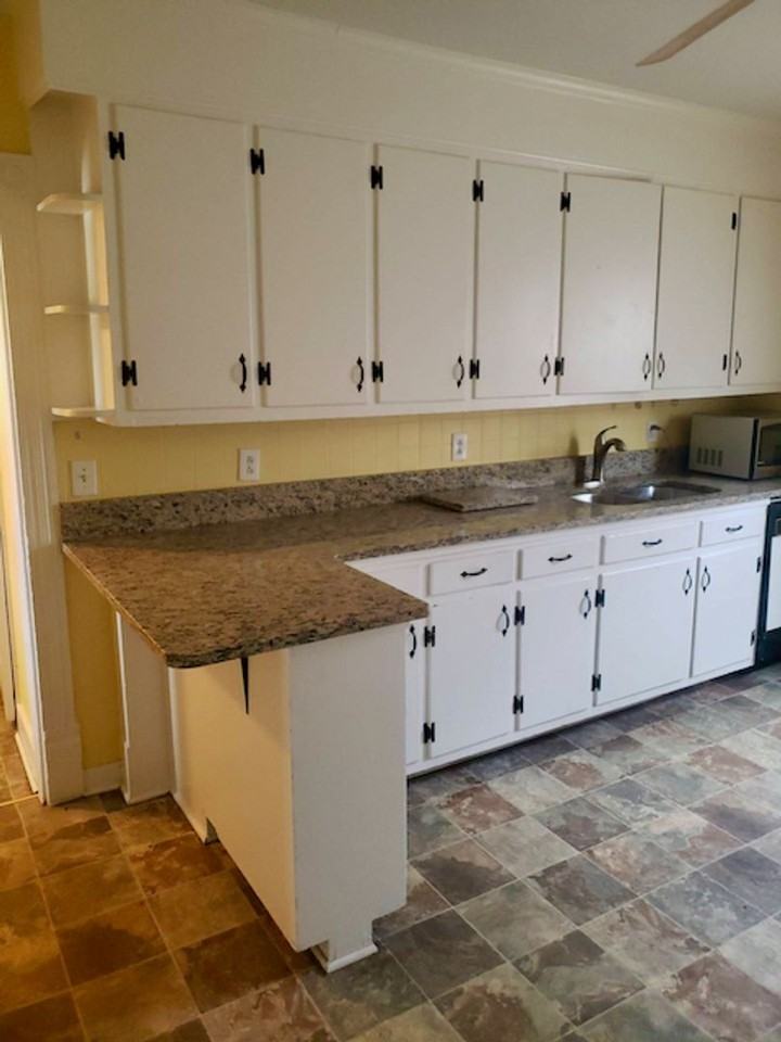 916 S. Division - Photo 2 of 12