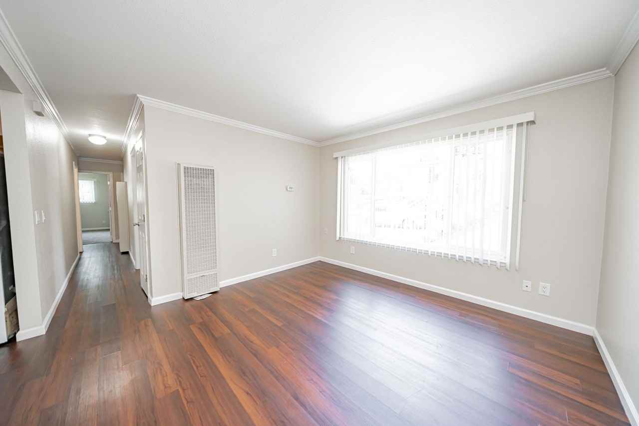 1112 E 6th Street - Photo 2 of 13