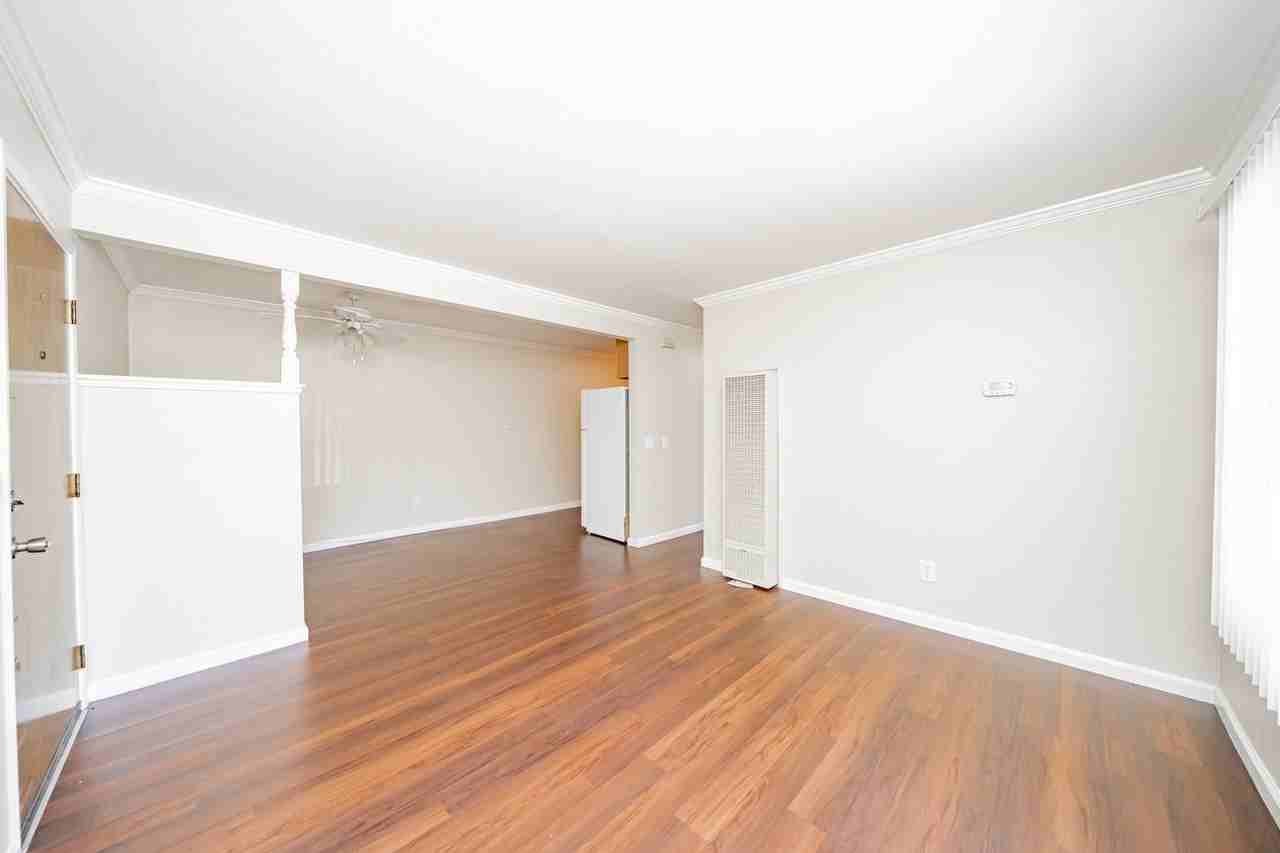 1112 E 6th Street - Photo 3 of 13