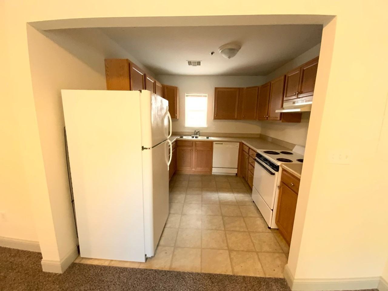 505 East Rollins St - Photo 3 of 9