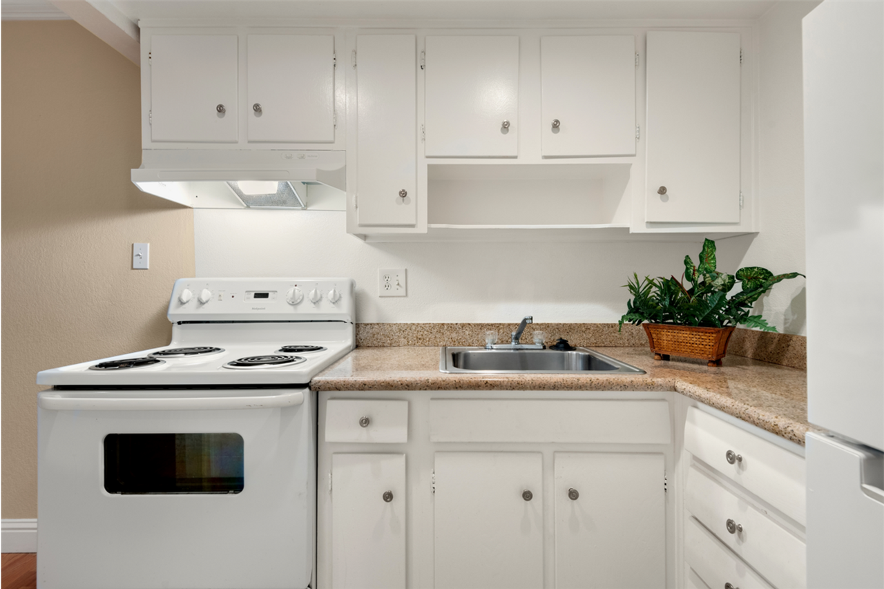 Stanford Garden Apartments - Photo 6 of 31