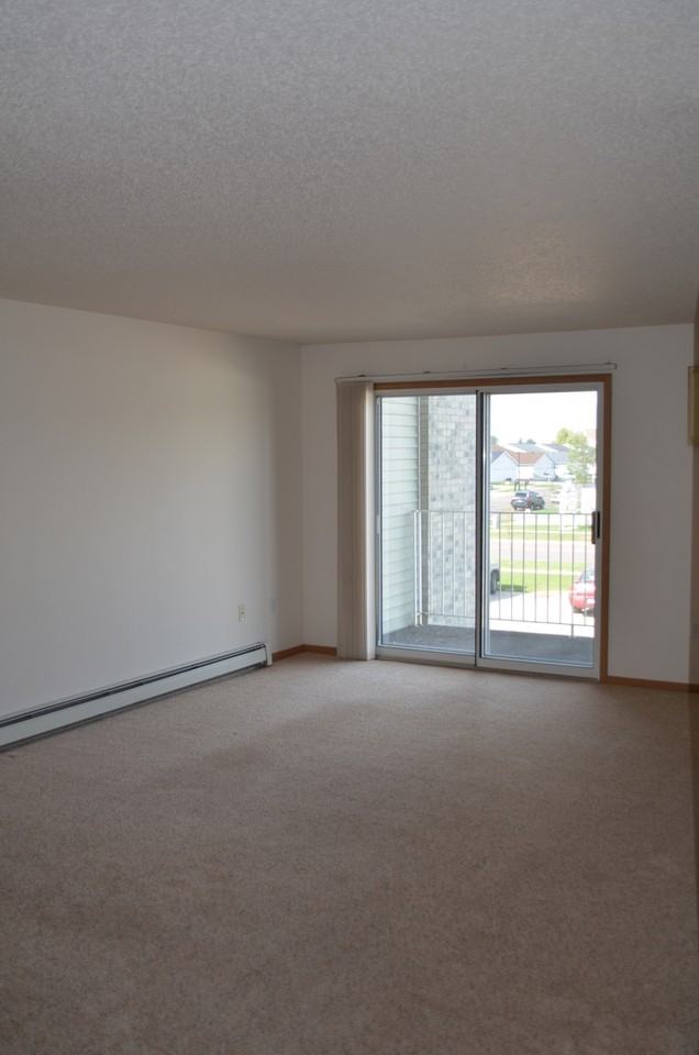 Greenbrier Apartments - Photo 5 of 28