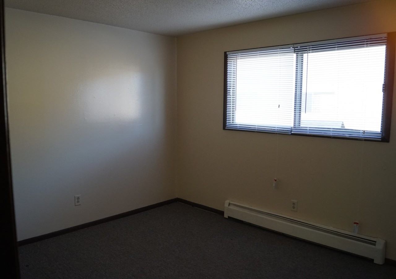 Arnold's Park Apartments - Photo 7 of 50