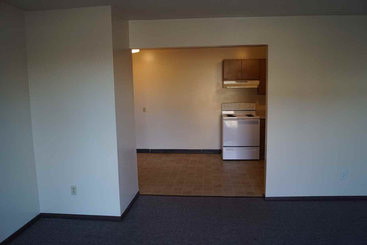 Arnold's Park Apartments - Photo 6 of 50