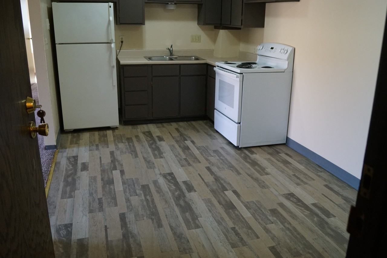 Arnold's Park Apartments - Photo 6 of 50