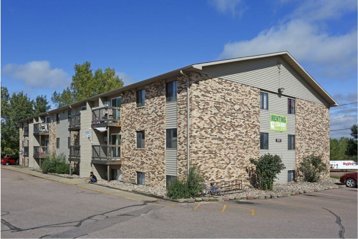 Cleveland Heights Apartments - Photo 4 of 36