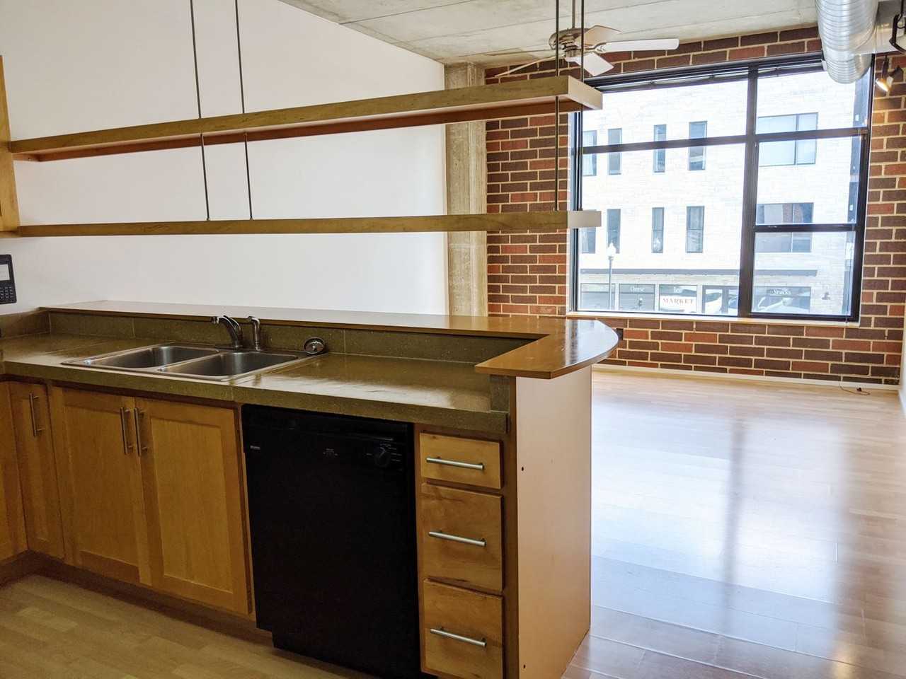 212 N Morton St - Photo 2 of 50