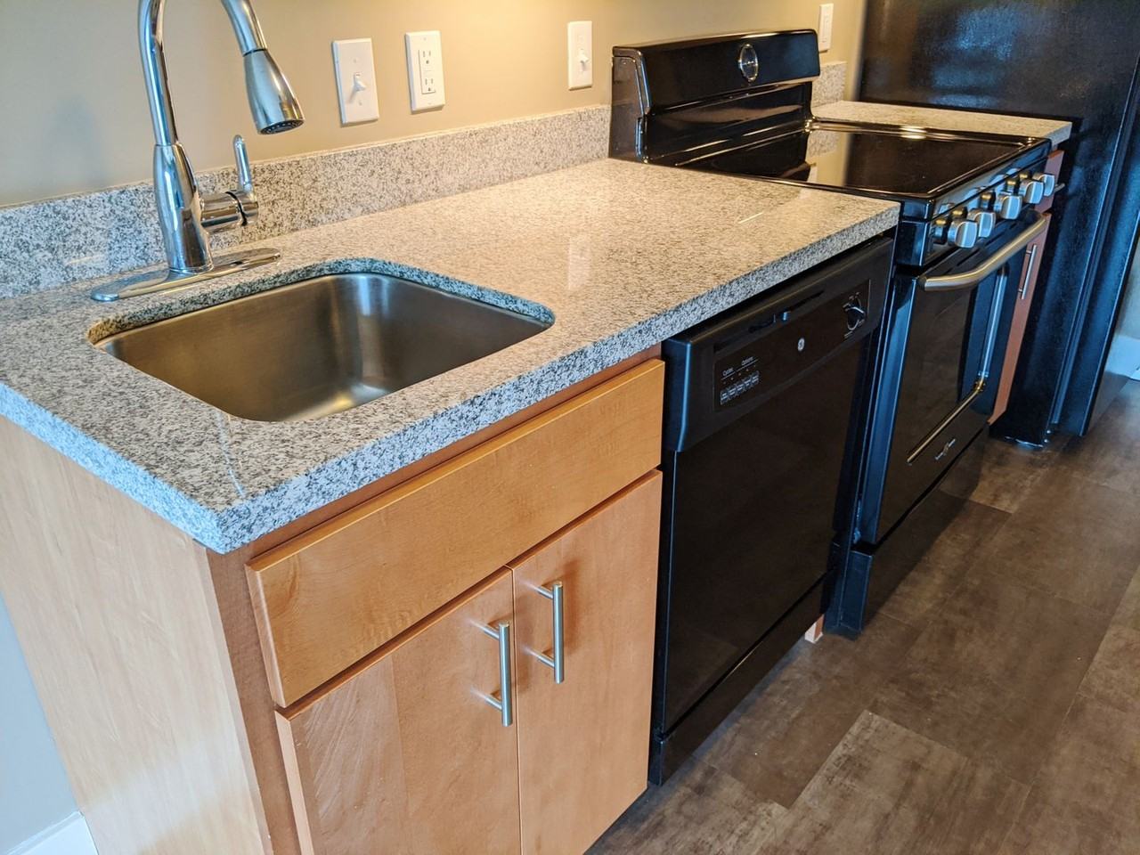 MOONBURN ON MORTON - Photo 7 of 50