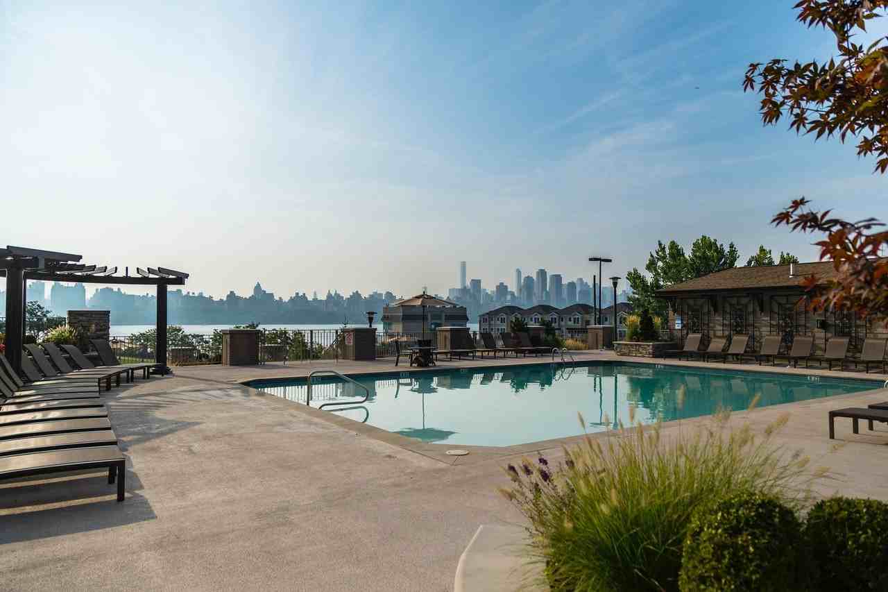 Half-Moon Harbour - Photo 6 of 23