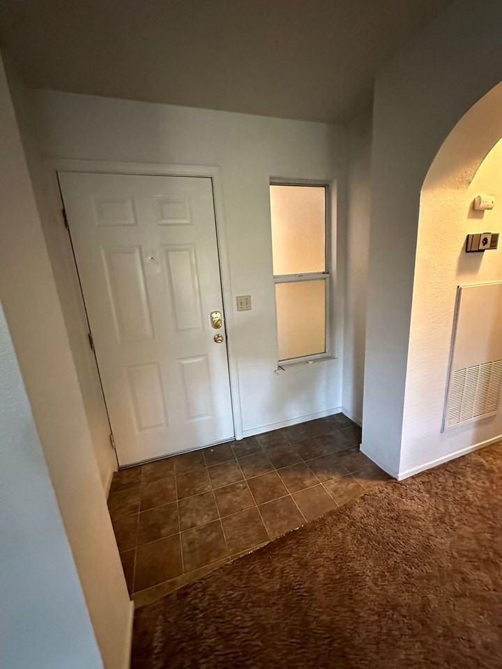 1019-1021 W 5th St - Photo 3 of 19