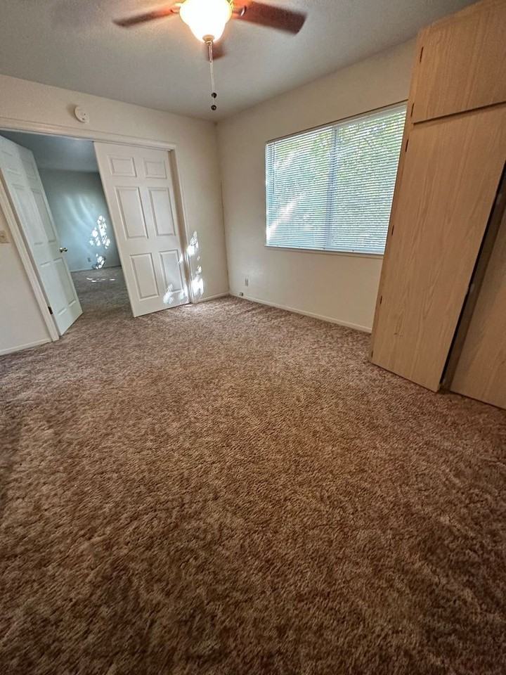 1019-1021 W 5th St - Photo 7 of 19