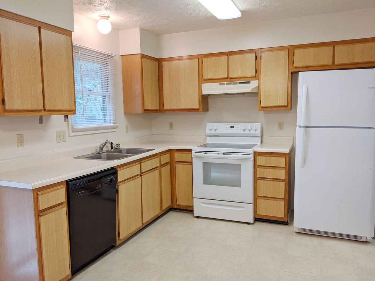 WESTPLEX - AVAILABLE AUGUST - Photo 4 of 13