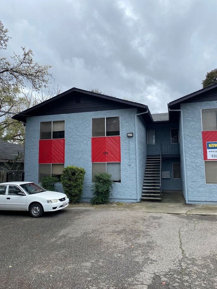 226 Cedar - Photo 3 of 32