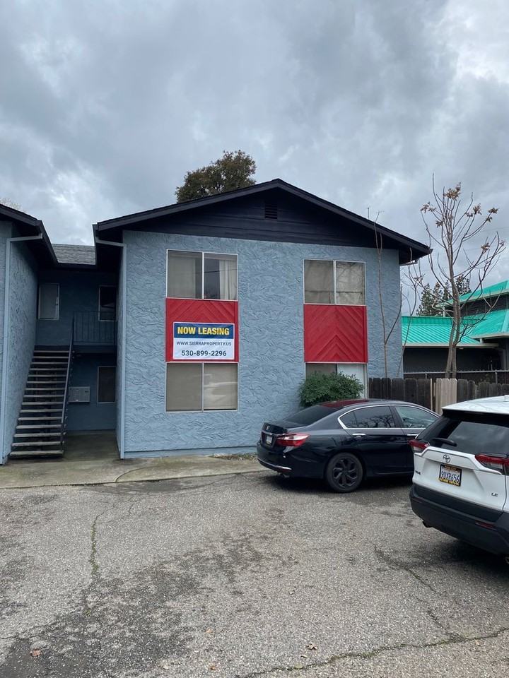 226 Cedar - Photo 4 of 32