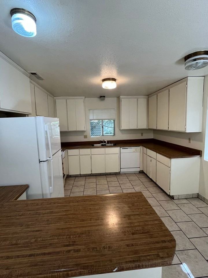 226 Cedar - Photo 7 of 32