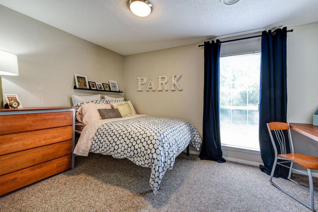 301 Lippencott St - Photo 2 of 4