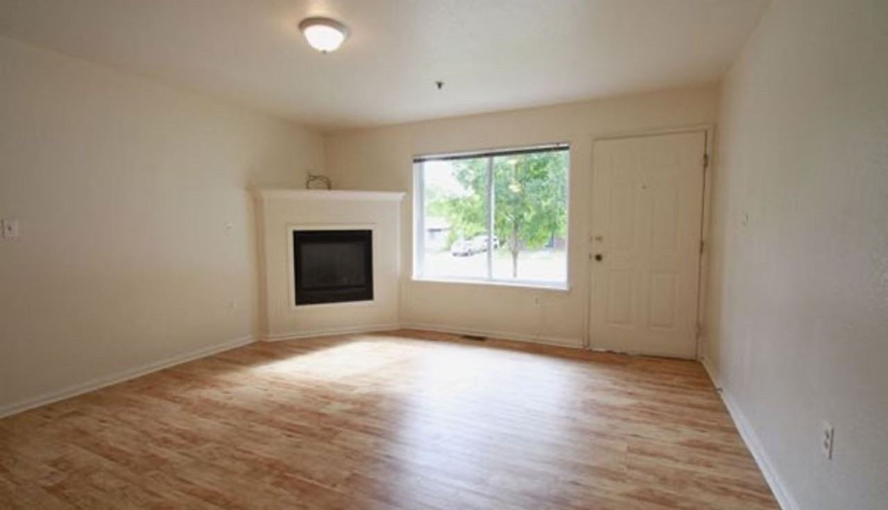 845 30th St. - Photo 2 of 20