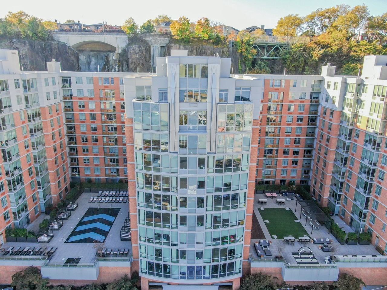 Duchess - Photo 4 of 50