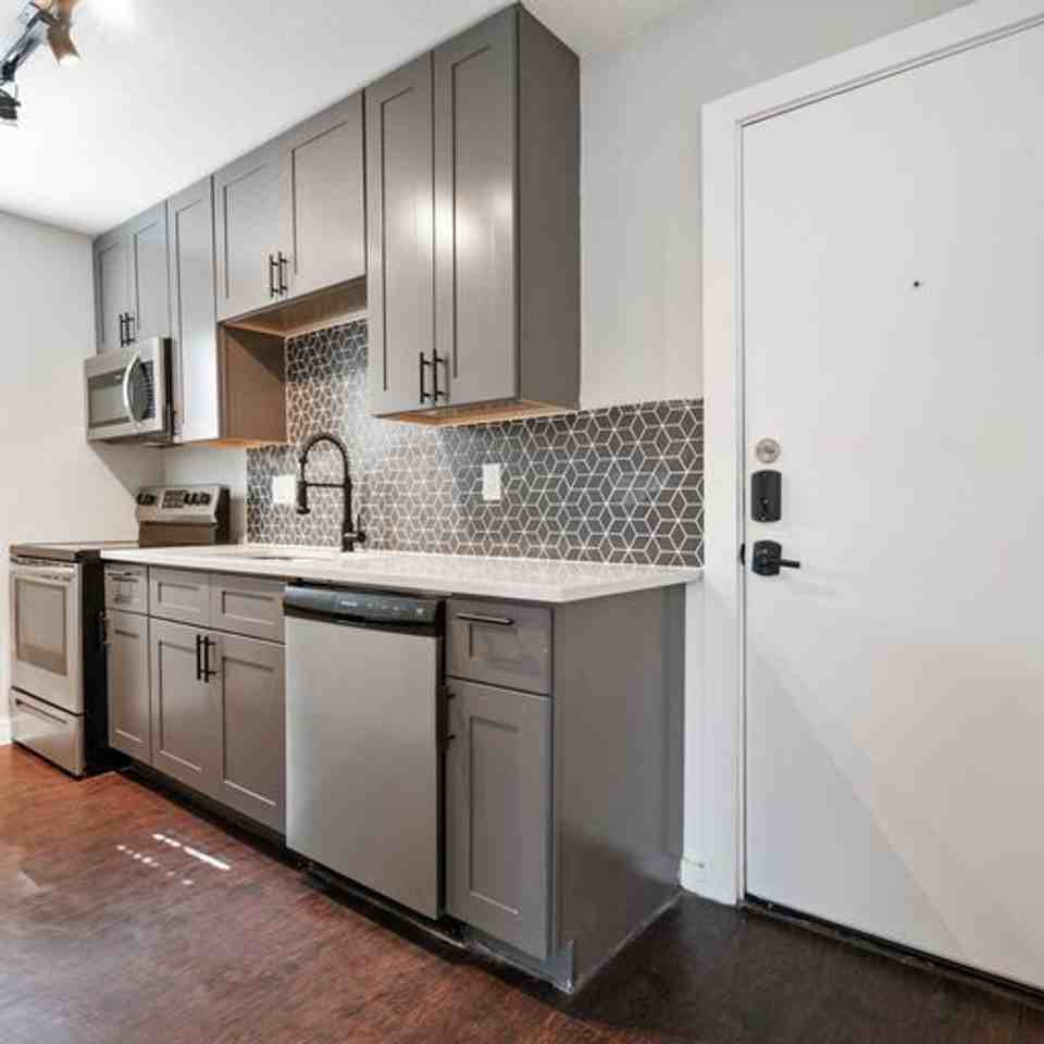 Dream Montrose - Photo 6 of 13