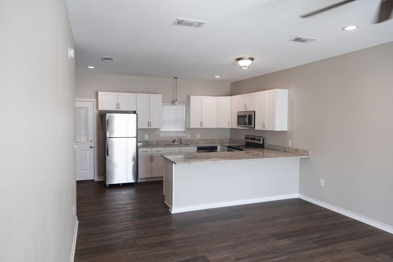 North Pecan Townhomes - Photo 4 of 24