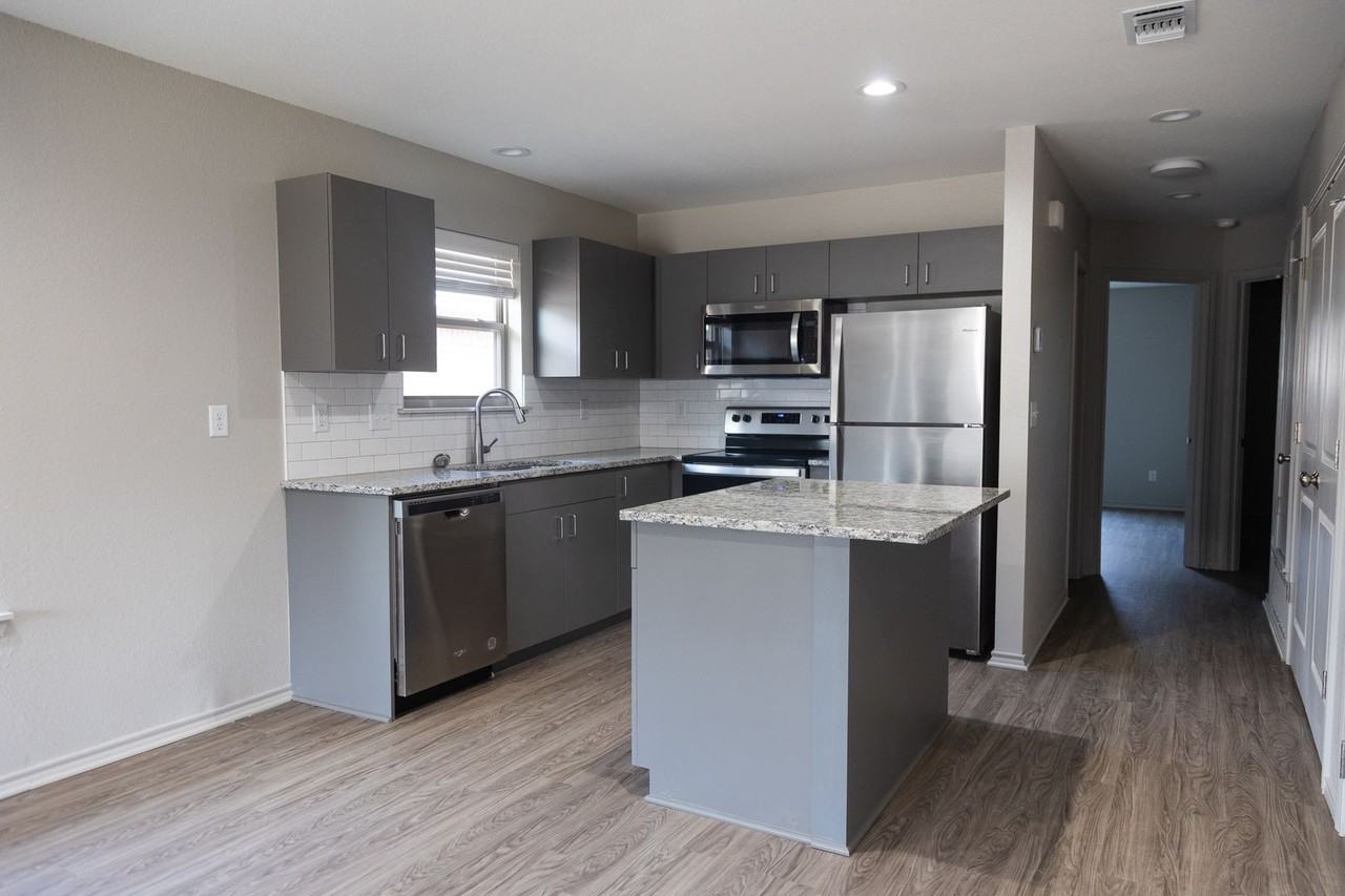 60 Clark Street Duplexes - Photo 3 of 14