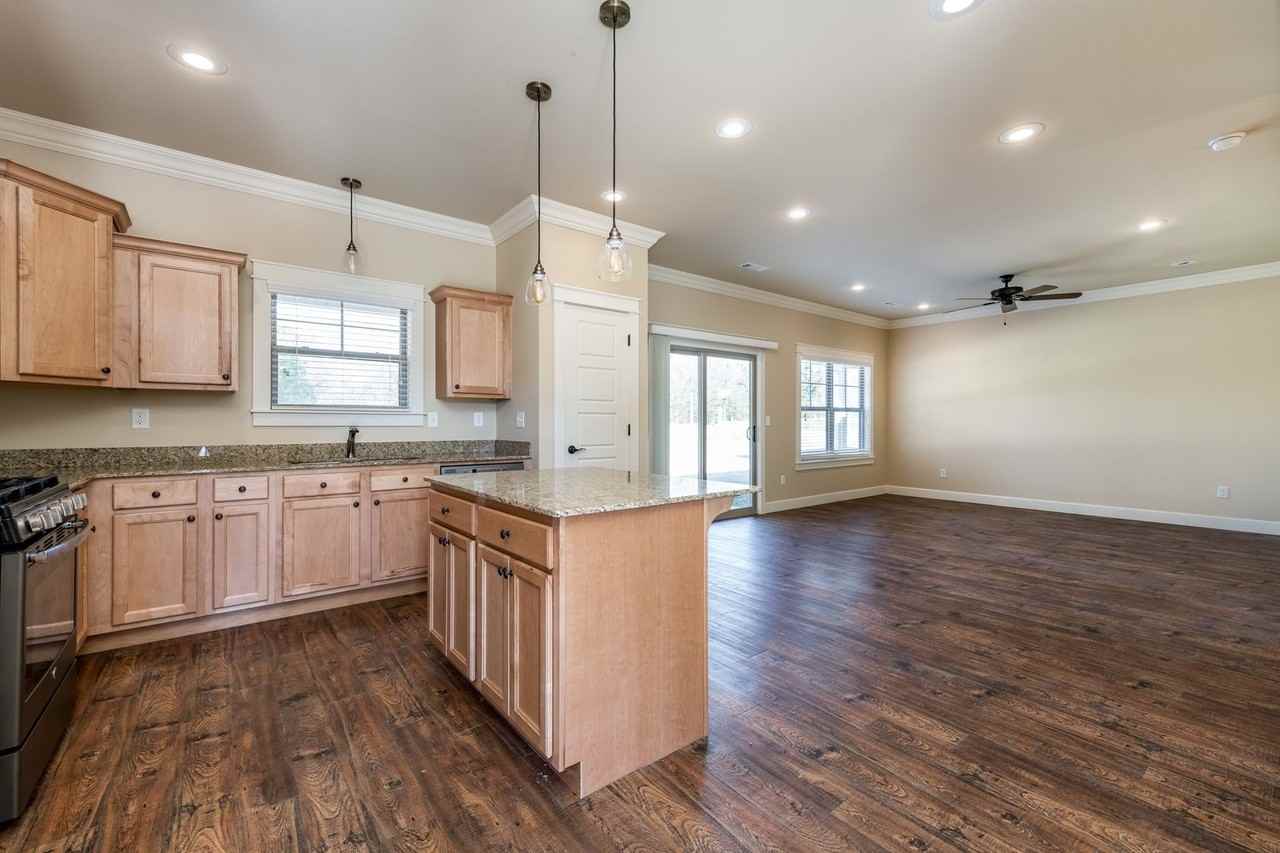 701 S Mock St - Photo 2 of 38