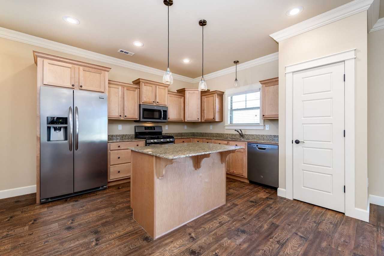 701 S Mock St - Photo 3 of 38