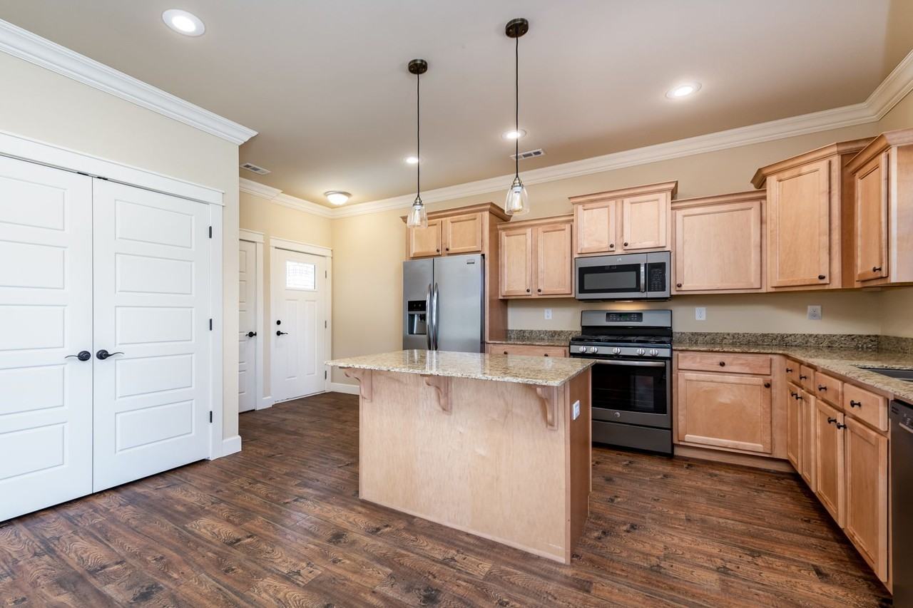 701 S Mock St - Photo 4 of 38