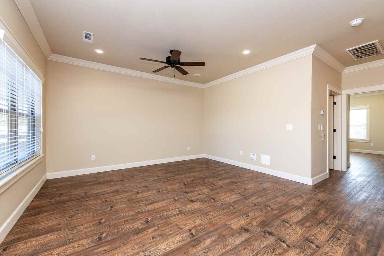 701 S Mock St - Photo 6 of 38