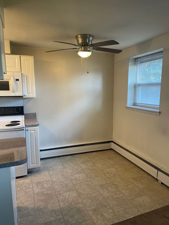 Springwood Garden Apartments - Photo 7 of 8